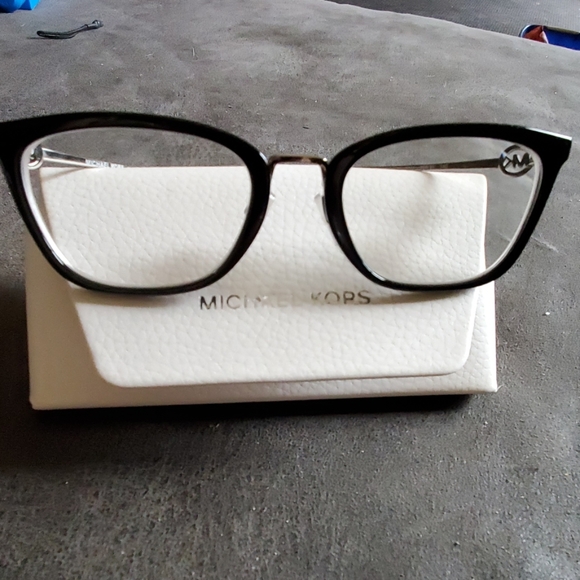 MICHAEL KORS FRAMES - Picture 3 of 5